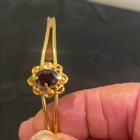 Gold Floral Bracelet with Red Gemstone - Picture 3 of 3